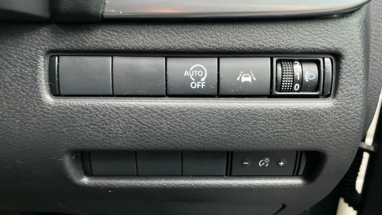 Nissan Qashqai 1.3 DiG-T MH N-Connecta 5dr Petrol Hatchback